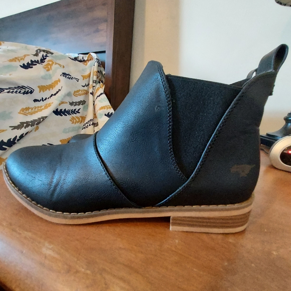 Black Maylon Chelsea Ankle Boots with Tan Sole From Rocket Dog